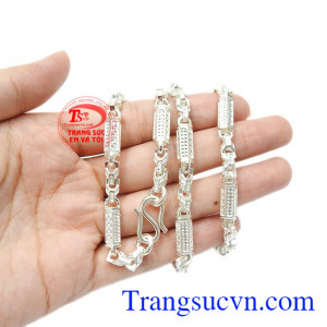 Theo một số nghiên cứu, việc sử dụng bạc thường xuyên còn giúp làm giảm các triệu chứng của bệnh viêm khớp. Dây chuyền bạc nam phát đạt