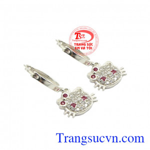 Sản phẩm chế tác từ bạc 92.5 an toàn cho da bé khi sử dụng. Hoa tai hello kitty đẹp