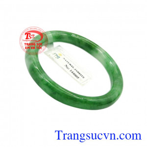 Jadeit-Vòng ngọc cẩm thạch được rất nhiều khách hàng yêu thích không chỉ bởi là món đồ trang sức cao cấp mà còn là vật phẩm phong thủy. 