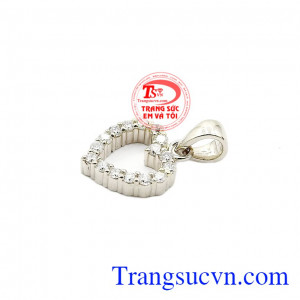 Thiết kế đơn giản và tinh tế mang đến cho phái đẹp sản phẩm hoàn hảo. Mặt dây nữ yêu thương