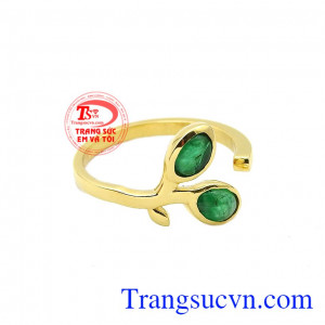 Sản phẩm phù hợp với nhiều kiểu trang phục giúp các chị em luôn tự tin và xinh đẹp. Nhẫn emerald thiên nhiên hạnh phúc