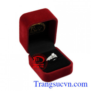 Nhẫn nữ kim cương sang trọng