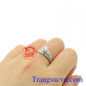 Nhẫn nữ kim cương sang trọng vàng 18k