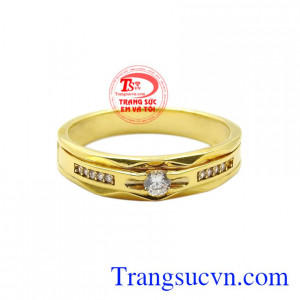 Chiếc nhẫn này không kén người đeo mang lại nét trẻ trung, cá tính cho người sử dụng.