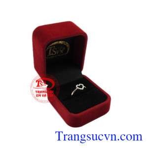Sản phẩm phù hợp với nhiều độ tuổi, là món quà ý nghĩa dành tặng cho người phụ nữ mà bạn yêu thương. Nhẫn vàng trắng yêu thương