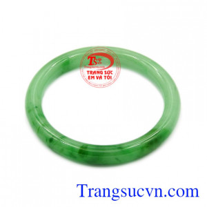 Vòng tay đá cẩm thạch mang đến nhiều điều bình an, làm giảm các cơn đau trong cơ thể.