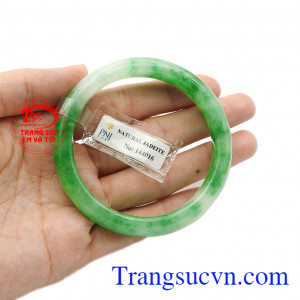 Chính vì vậy mà các sản phẩm từ ngọc cẩm thạch luôn được khách hàng yêu thích và lựa chọn. Vòng ngọc jadeite an nhiên