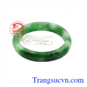 Vòng ngọc jadeite quý phái
