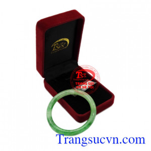 Vòng ngọc thương hiệu Em và Tôi uy tín, đảm bảo chất lượng. có giấy kiểm định kèm theo.