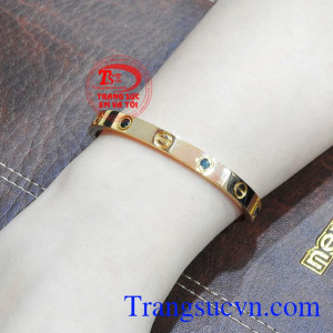 Chính vì vậy mà đá saphir được rất nhiều khách hàng lựa chọn và tin dùng. Vòng vàng nam phong cách