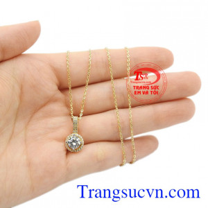 Bộ mặt dây thuần khiết thương hiệu trang sức uy tín.