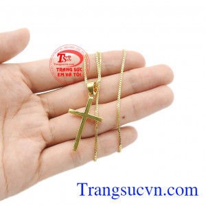 Thiết kế tinh tế, hợp thời trang phù hợp cho nhiều kiểu trang phục. Bộ thánh giá vàng an lành