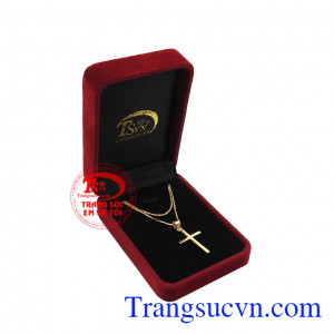 Bộ trang sức tinh tế và đơn giản giúp người dùng dễ dàng kết hợp cùng các trang phục và phụ kiện. Bộ thánh giá vàng thời thượng