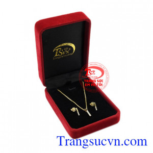 Bộ trang sức thời thượng