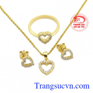 Thiết kế mới lạ, độc đáo tạo nét cá tính cho phái đẹp, thu hút hơn trước đám đông.