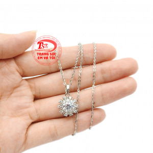 Được thiết kế với phong cách sang trọng, tinh tế cho phái đẹp luôn tự tin và tỏa sáng. Bộ trang sức vàng trắng kiêu sa