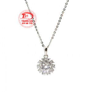 Sản phẩm kết hợp cùng đá cz lấp lánh, tạo điểm nhấn cho bộ trang sức. Bộ trang sức vàng trắng kiêu sa