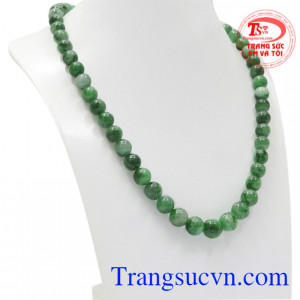 Sản phẩm mang lại vẻ sang trọng quý phái cho người đeo.