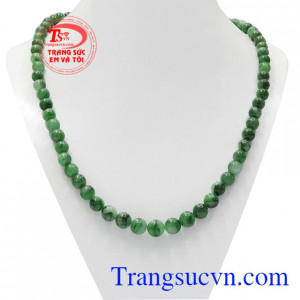 Chuỗi cổ cẩm thạch thiên nhiên đẹp mang đến vẻ sang trọng và quý phái cho người dùng.
