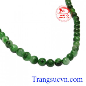 Màu sắc trang nhã, lại thêm tính hợp mệnh mang đến giàu có và bình an nên các sản phẩm chế tác từ ngọc luôn được mọi người yêu thích, lựa chọn.