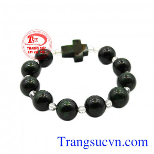 Chuỗi mân côi jadeite thiên nhiên với kiểu dáng trang nhã, tinh tế. 