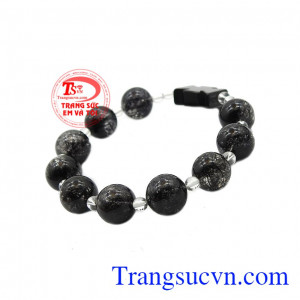 Sản phẩm nhỏ gọn giúp bạn có thể luôn mang theo bên mình. Chuỗi mân côi thạch anh tóc đen