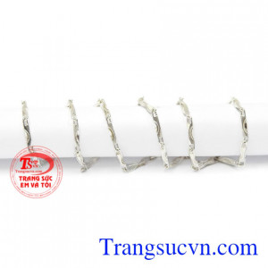 Trang sức Em và Tôi cung cấp các sản phẩm trang sức bạc cho bé chất lượng.