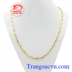 Dây chuyền nam khúc thời thượng là sản phẩm mới của thương hiệu trang sức Em và Tôi chế tác độc đáo.