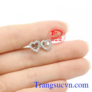 Nếu một chàng trai dành tặng cho cô gái của mình đôi hoa tai mang ý nghĩa anh sẽ luôn mãi bên em.