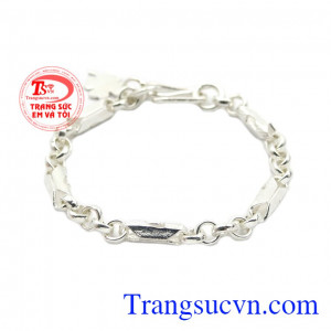 Lắc chân trẻ em