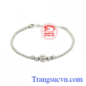 Lắc tay bi hiện đang là xu hướng hiện nay, được rất nhiều phái đẹp yêu thích.