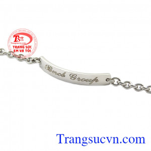 Không chỉ tạo phong cách và cá tính riêng mà còn rất dễ để kết hợp cùng các trang phục và phụ kiện. Lắc tay nam vàng trắng thời trang