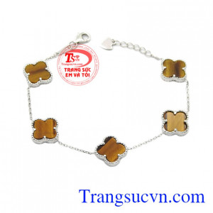 Lắc tay nữ đá mắt hổ được chế tác tinh tế từ đá mắt hổ và vàng trắng 10k chất lượng tôn lên sự nữ tính, dịu dàng cho người đeo.