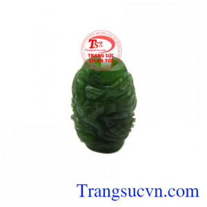 Lu thống Nephrite chạm khắc rồng được chế tác công phu, tinh tế có thể đeo dây hoặc bọc vàng.