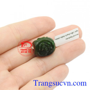 Lu thống Nephrite hoa hồng hợp mệnh, hợp phong thủy.