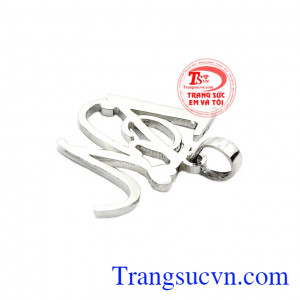 Thiết kế với phong cách hợp thời trang, cá tính giúp người dùng trở nên nổi bật hơn. Mặt dây chữ thời trang