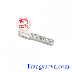 Với kiểu chế tác độc đáo, mới lạ giúp cho các cô gái nổi bật hơn trước đám đông.