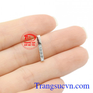 Hãy đến trang sức Em và Tôi để lựa chọn những mẫu mặt dây xinh xắn nhé.