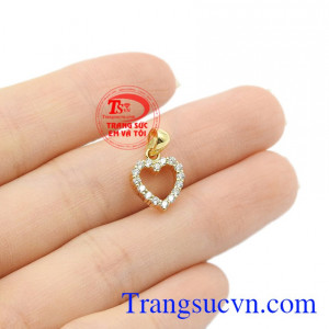 Mặt dây chuyền trái tim cá tính sự lựa dành cho các nàng yêu thích phong cách nữ tính.