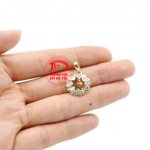 Mặt dây với nét trẻ trung, hợp thời trang sẽ giúp bạn gái càng thêm xinh đẹp hơn. Mặt dây chuyền trái tim dễ thương