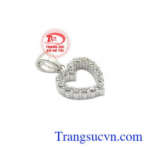 Sản phẩm phù hợp với nhiều loại dây chuyền khác nhau tôn lên sự dịu dàng.