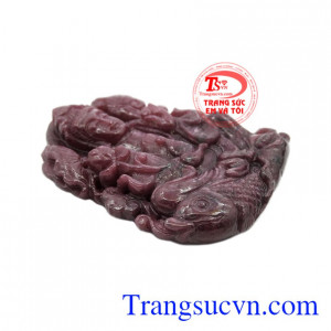 Sản phẩm chạm khắc với hình phật bà cưỡi cá chép độc đáo, hợp phong thủy.