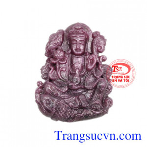 Mặt phật bà ruby bình an được chạm khắc vô cùng tinh xảo, sắc nét.