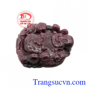 Nhiều người cho rằng, để phật Di Lặc trong nhà sẽ mang đến phúc lộc, sung túc, con cháu đề huề.