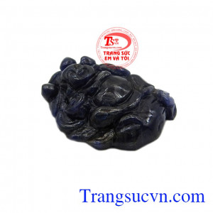 Các chi tiết được chạm khắc tỉ mỉ, tinh tế mang tới một sản phẩm hoàn hảo. Mặt phật di lặc saphir thịnh vượng