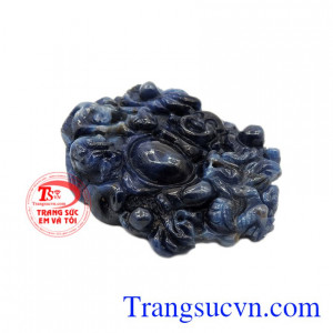 Ngài luôn nở nụ cười hiền hậu, vui tươi, hoan hỉ mang đến nhiều may mắn và tài lộc đến cho người sở hữu.