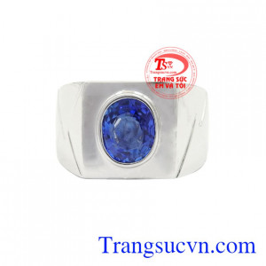 Với sự kết hợp từ vàng tây 14k cùng đá saphir thiên nhiên hợp mệnh mang lại thành công và may mắn cho người dùng.
