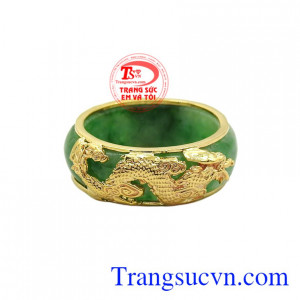 Nhẫn nam ngọc phú quý kết hợp từ vàng tây và ngọc cẩm thạch thiên nhiên chất lượng cao.