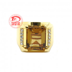 Nhẫn nam thạch anh khói tài lộc được thiết kế với kiểu dáng đơn giản, nam tính.