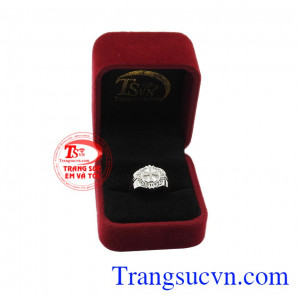 Nhẫn nam thánh giá phù hợp với nhiều độ tuổi.